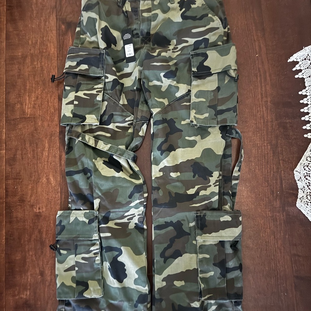 Fashion Nova Green Camouflage Cargo Pants